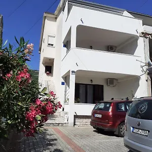 apartmani-kramar-selce.primorje-gorskikotar.com/